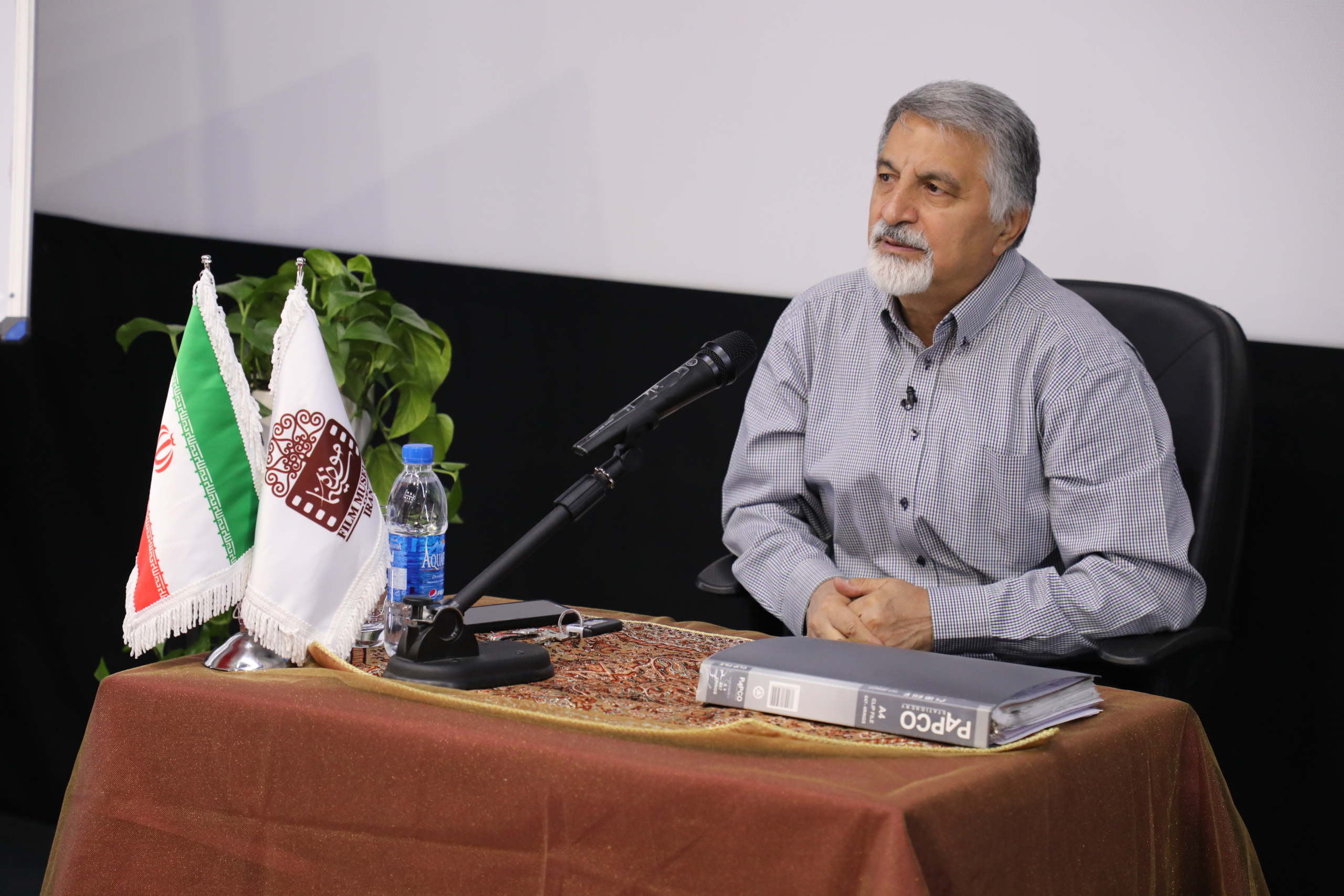 قاضی نظام: برای متفاوت نوشتن باید متفاوت اندیشید