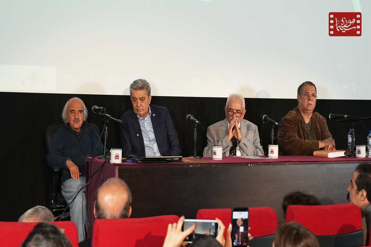 حضور گسترده علاقه مندان در هشتاد و هشتمین جلسه سفرنامه خوانی