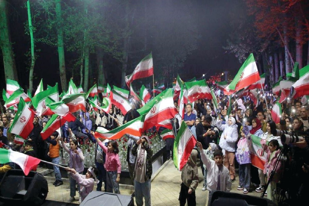 همه با یک نام و نشان به تفاوت هر رنگ و زبان