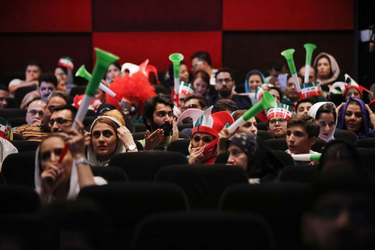 استقبال ۱۲ هزار نفری از پخش مسابقه فرانسه و اسپانیا در سینماها