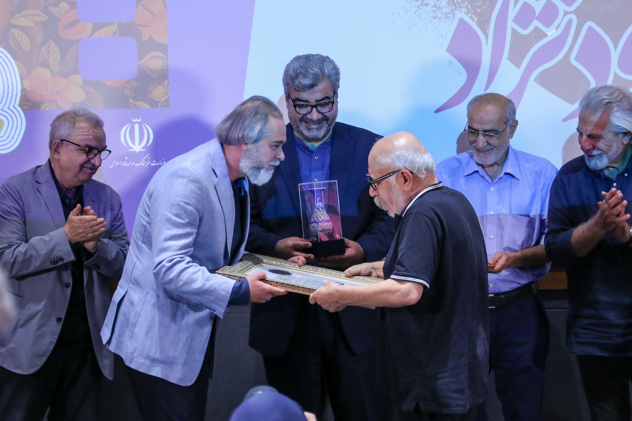برگزاری مراسم اهدای نشان درجه یک هنری به علیرضا داوودنژاد 